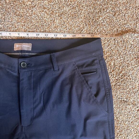 Hickey Freeman Men's Navy Blue Bermuda Short.  Size 33 - Picture 3 of 6